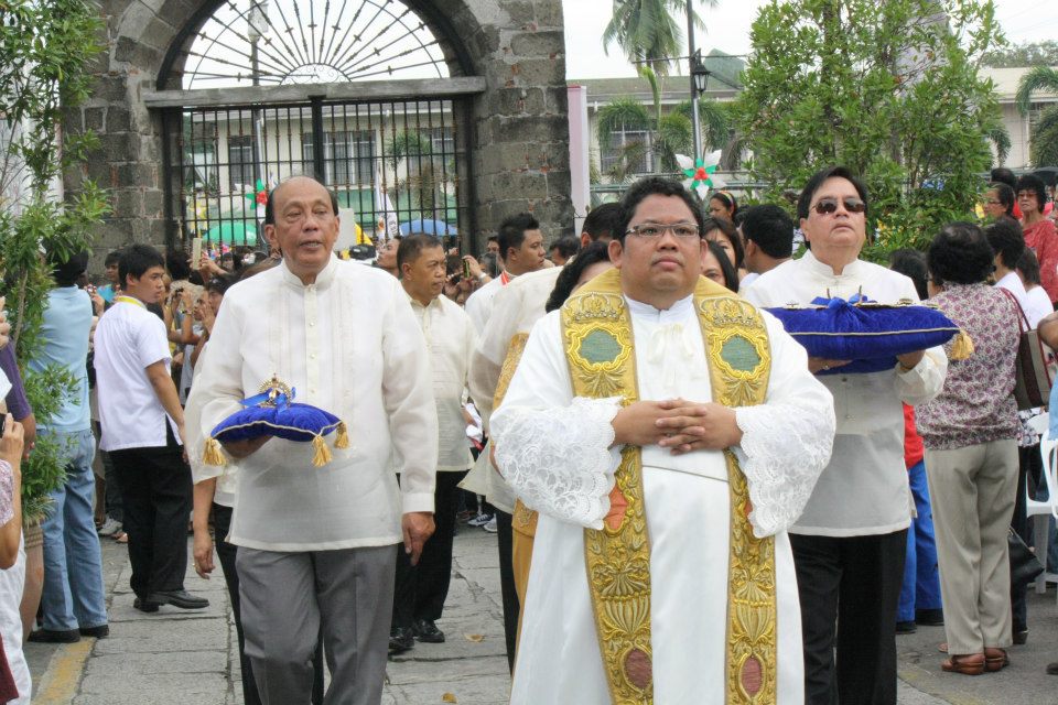 The Entrance of Nana Pilar and its Crowns (12)